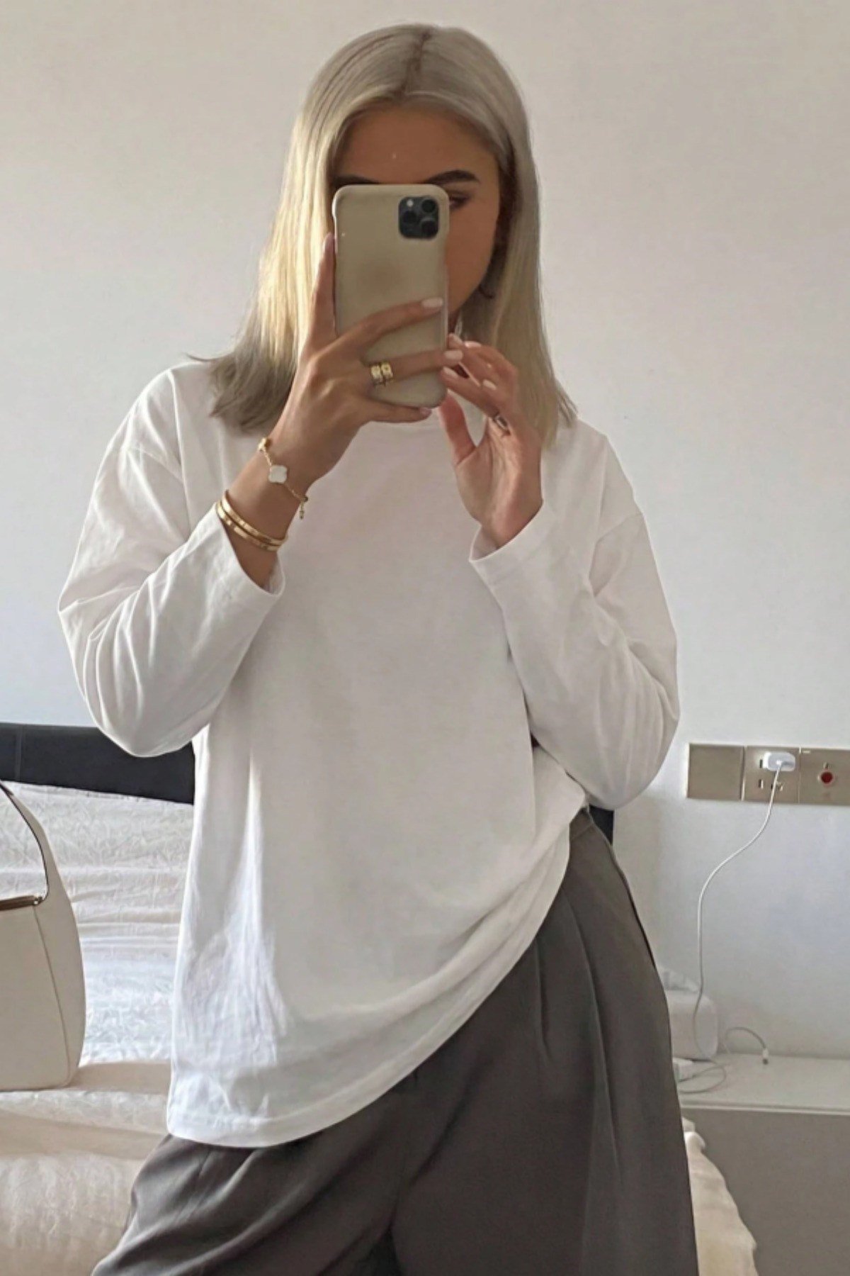 Tarz CoolT-shirtTC-KUT-260702-Beyaz-SKadın Oversize Basic Uzun Kollu Tişört %100 Pamuk Süprem Bisiklet Yaka Rahat Kalıp