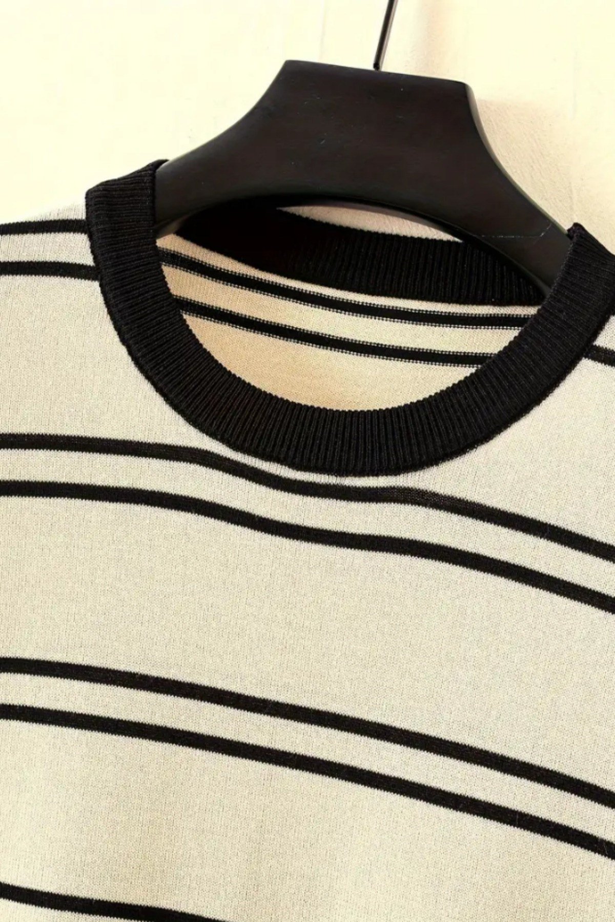 Tarz CoolT-shirtTRZ1802R01-3Erkek Çizgi Detaylı Slim Fit Bisiklet Yaka Triko T-Shirt