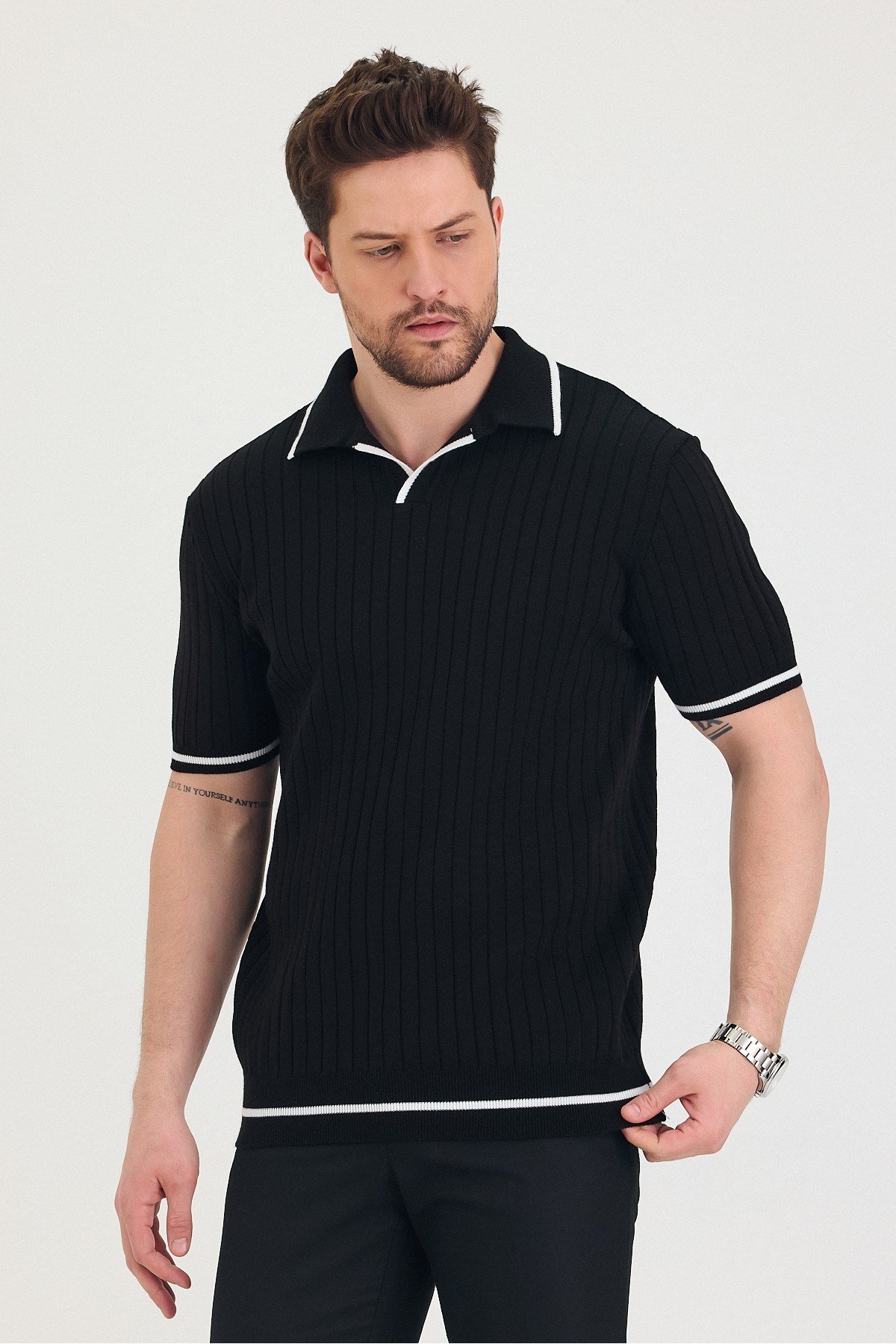 Tarz CoolT-shirtTSH-E-25SS-004-TRK-M1-R11Erkek Yaka Kol Etek Çizgi Detaylı Triko T-shirt