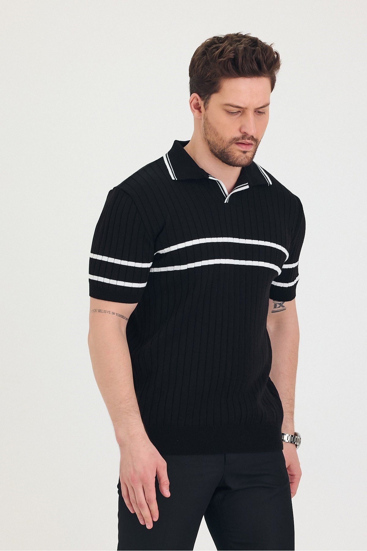 Tarz CoolT-shirtTSH-E-25SS-005-TRK-M2-R11Erkek Yaka Kol Göğüs Çizgi Detaylı Triko T-shirt