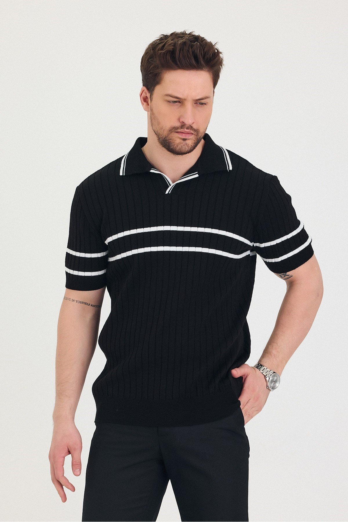 Tarz CoolT-shirtTSH-E-25SS-005-TRK-M2-R11Erkek Yaka Kol Göğüs Çizgi Detaylı Triko T-shirt