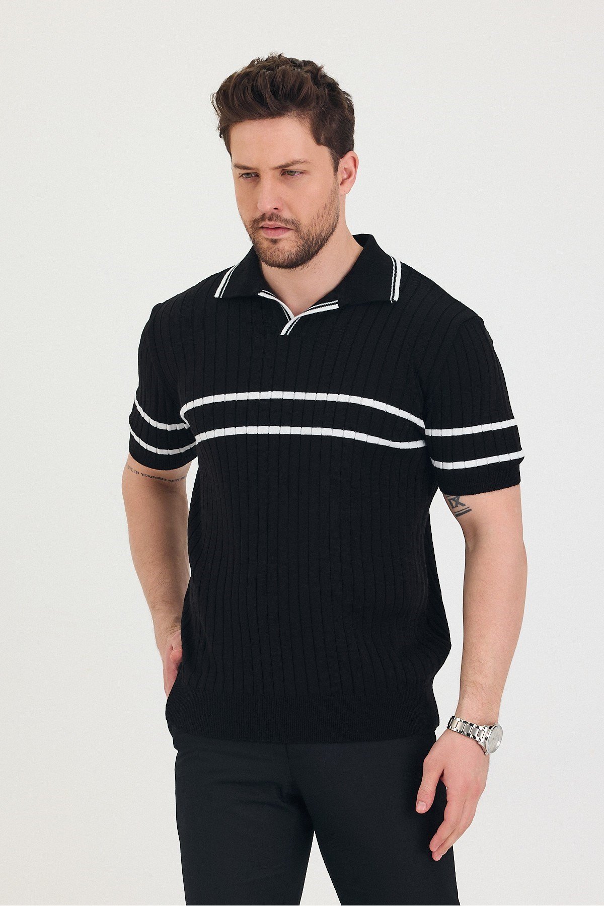 Tarz CoolT-shirtTSH-E-25SS-005-TRK-M2-R11Erkek Yaka Kol Göğüs Çizgi Detaylı Triko T-shirt