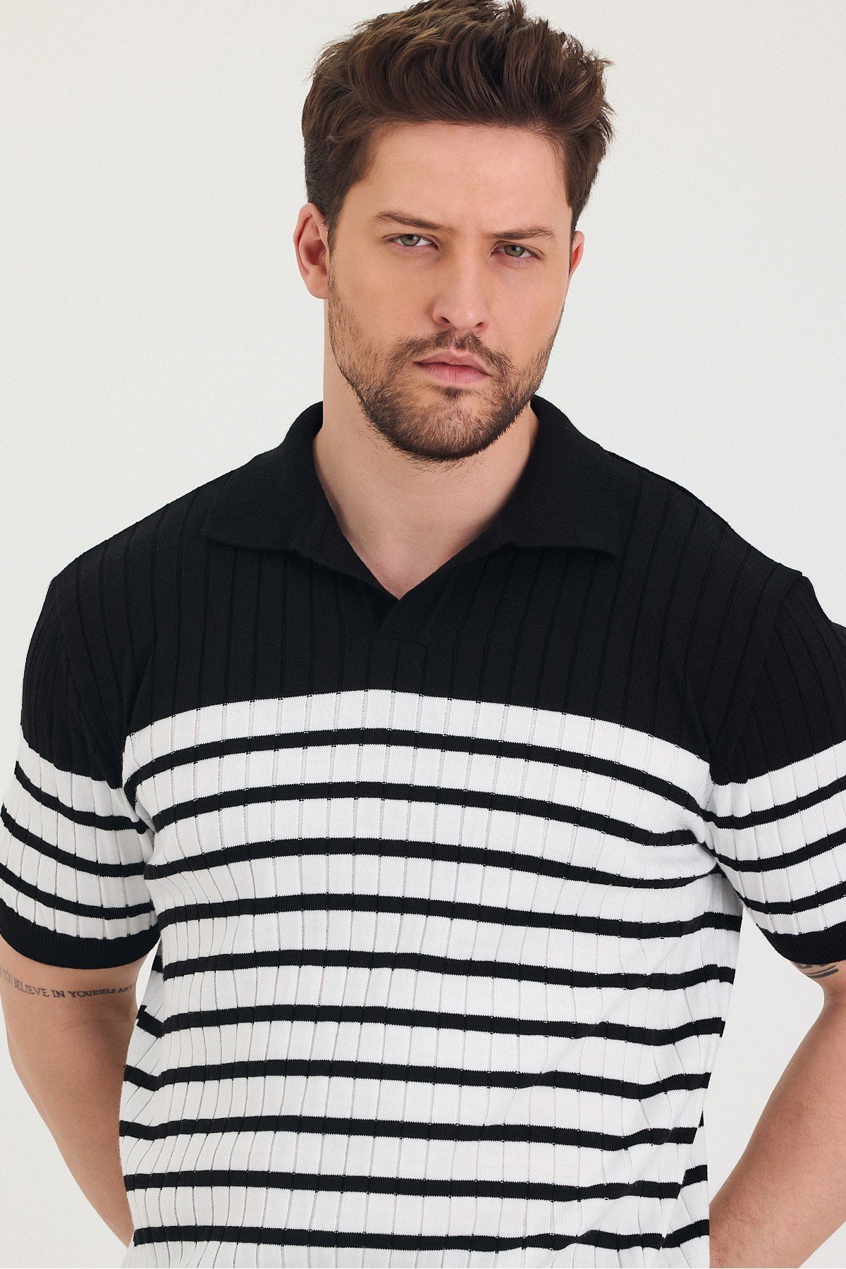 Tarz CoolT-shirtTSH-E-25SS-006-TRK-M1-R11Erkek Polo Yaka Çizgi Detaylı Triko T-shirt