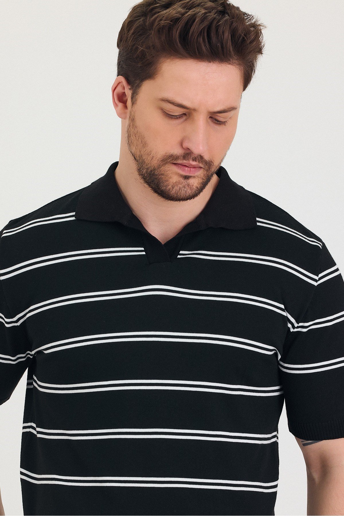 Tarz CoolT-shirtTSH-E-25SS-007-TRK-M1-R9Erkek Polo Yaka Çift Çizgi Detaylı Triko T-shirt