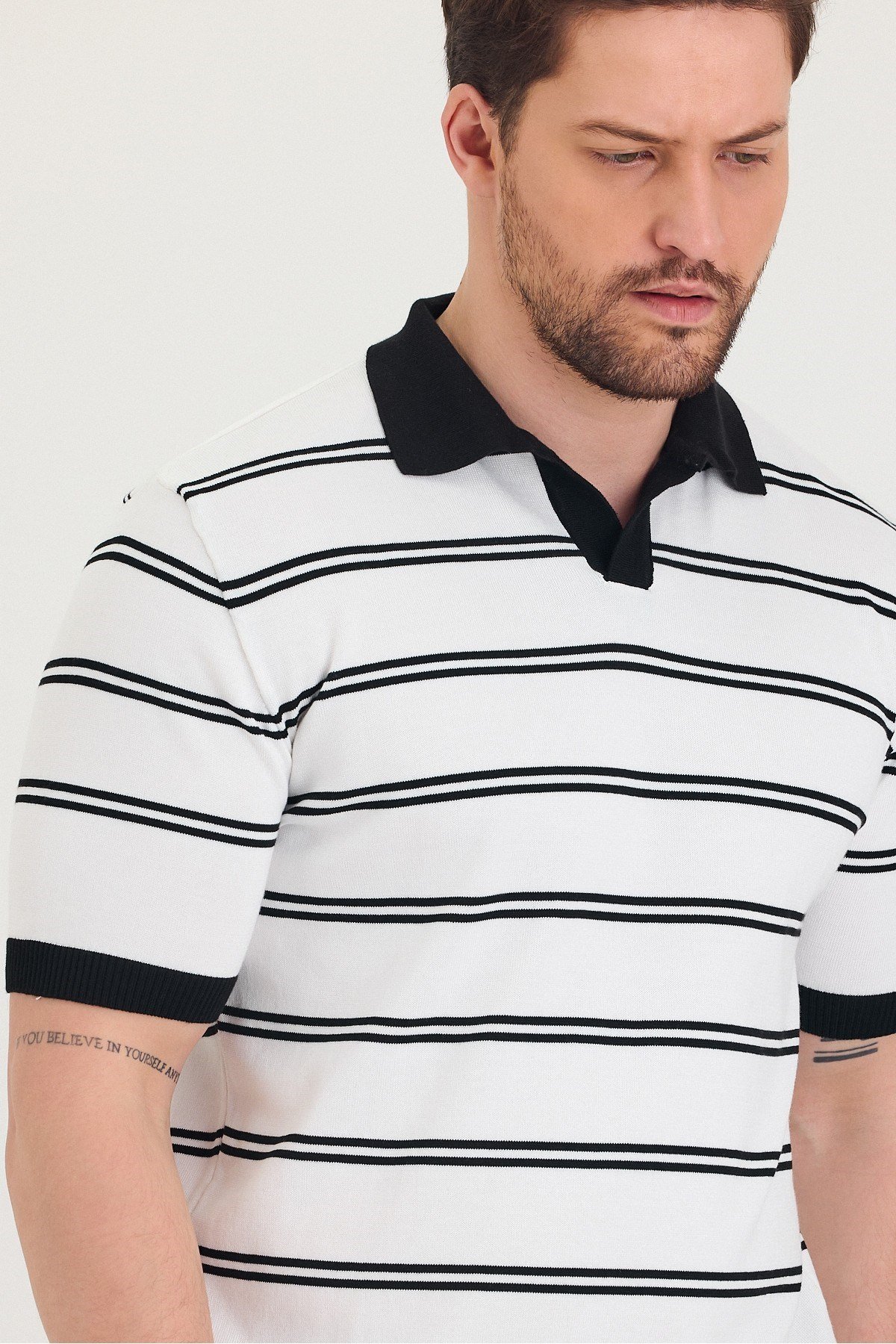 Tarz CoolT-shirtTSH-E-25SS-007-TRK-M1-R9Erkek Polo Yaka Çift Çizgi Detaylı Triko T-shirt