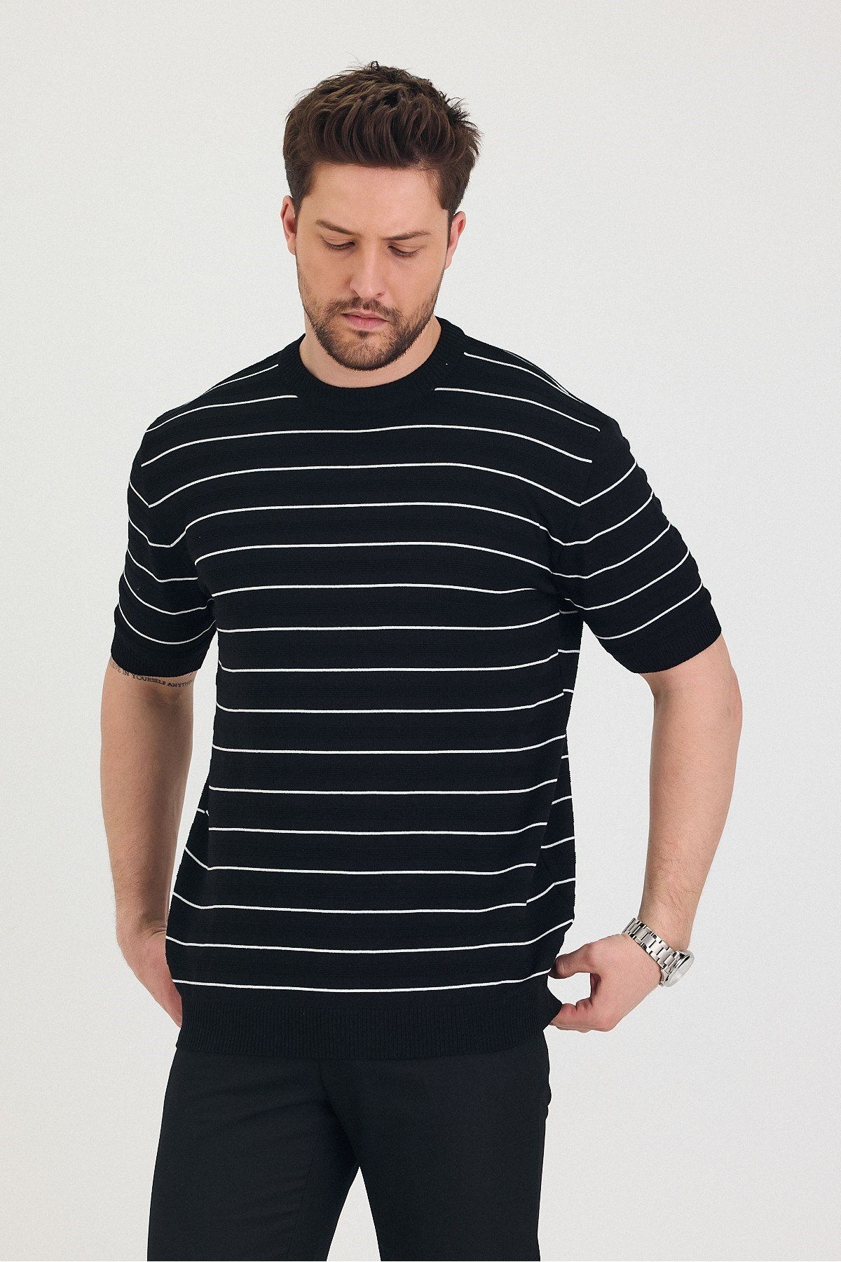 Tarz CoolT-shirtTSH-E-25SS-008-TRK-SYH-LErkek Bisiklet Yaka Çizgi Detaylı Kısa Kollu Ince Triko T-shirt