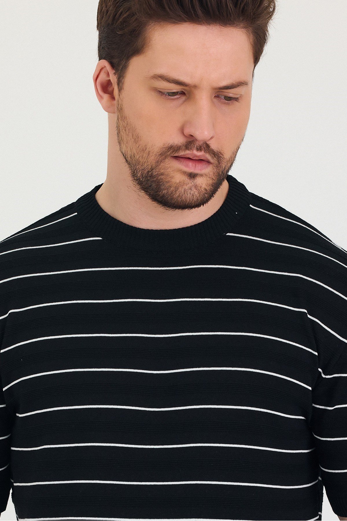 Tarz CoolT-shirtTSH-E-25SS-008-TRK-SYH-LErkek Bisiklet Yaka Çizgi Detaylı Kısa Kollu Ince Triko T-shirt