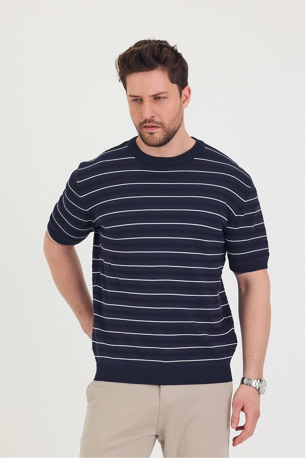 Tarz CoolT-shirtTSH-E-25SS-008-TRK-SYH-LErkek Bisiklet Yaka Çizgi Detaylı Kısa Kollu Ince Triko T-shirt