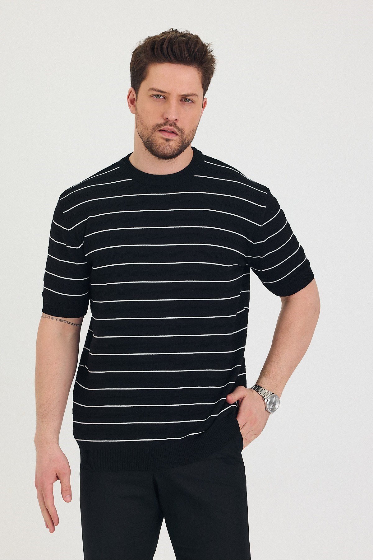 Tarz CoolT-shirtTSH-E-25SS-008-TRK-SYH-LErkek Bisiklet Yaka Çizgi Detaylı Kısa Kollu Ince Triko T-shirt