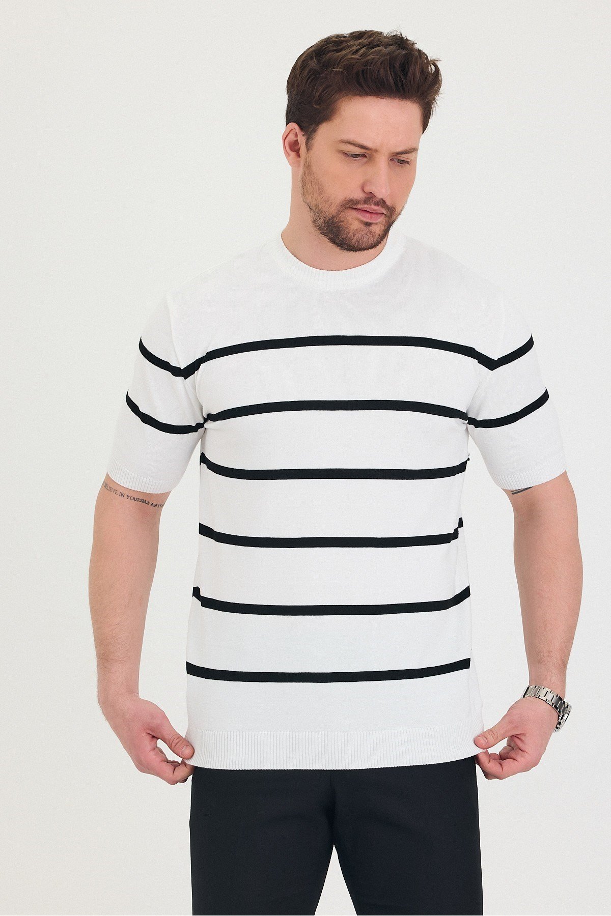 Tarz CoolT-shirtTSH-E-25SS-009-TRK-BYZ-LErkek Bisiklet Yaka Kalın Çizgi Detaylı Kısa Kollu Ince Triko T-shirt