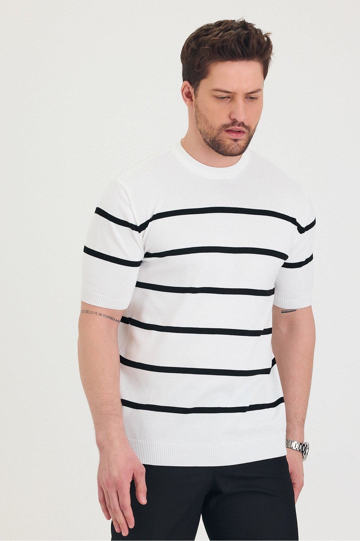 Tarz CoolT-shirtTSH-E-25SS-009-TRK-BYZ-LErkek Bisiklet Yaka Kalın Çizgi Detaylı Kısa Kollu Ince Triko T-shirt