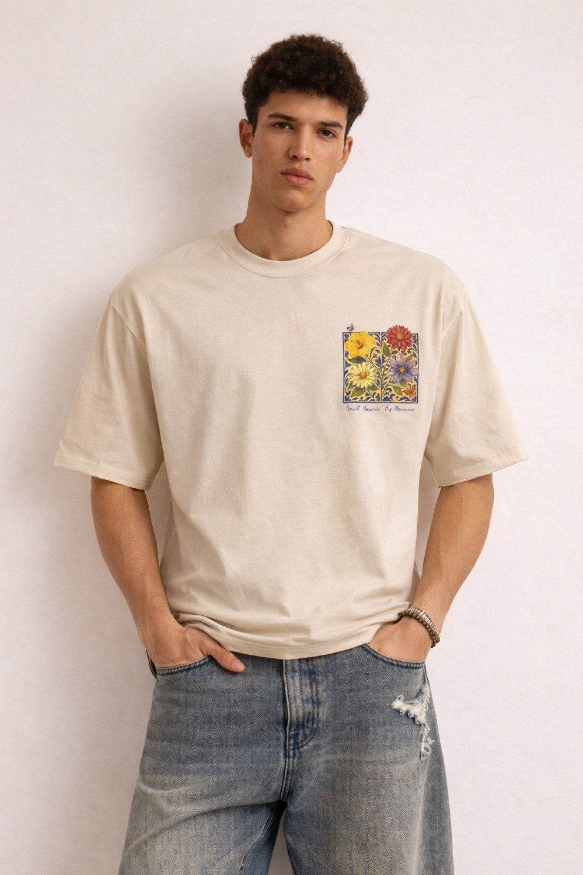 Tarz CoolT-shirtURB-FLR-001-BY-MErkek Floral Baskılı Tişört – Oversize Fit, Sırt Desenli “Small Moments Big Memories”
