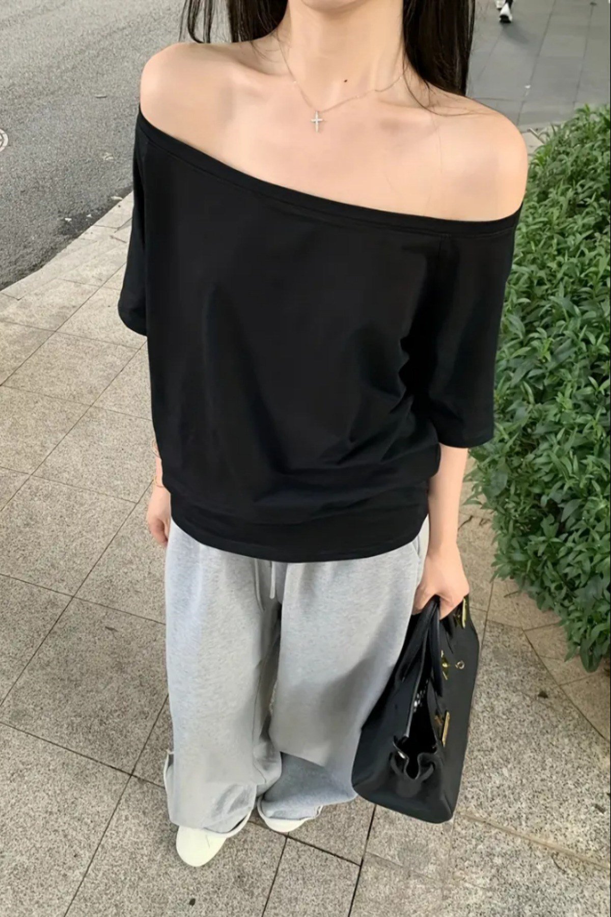 Tarz CoolT-shirtYKDNTST025R734Kadın Düşük Omuz Kayık Yaka Oversize T-Shirt