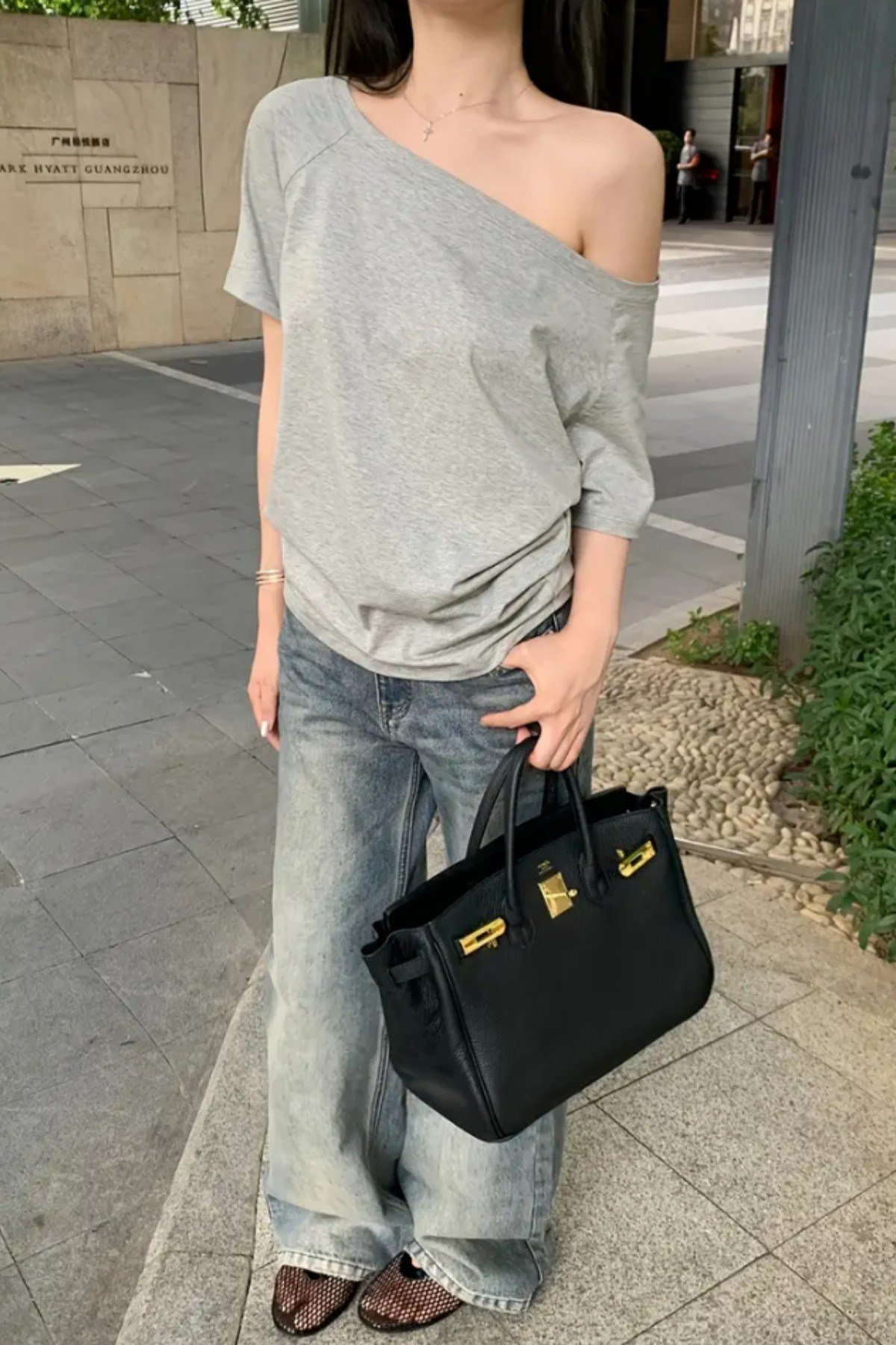Tarz CoolT-shirtYKDNTST025R734Kadın Düşük Omuz Kayık Yaka Oversize T-Shirt