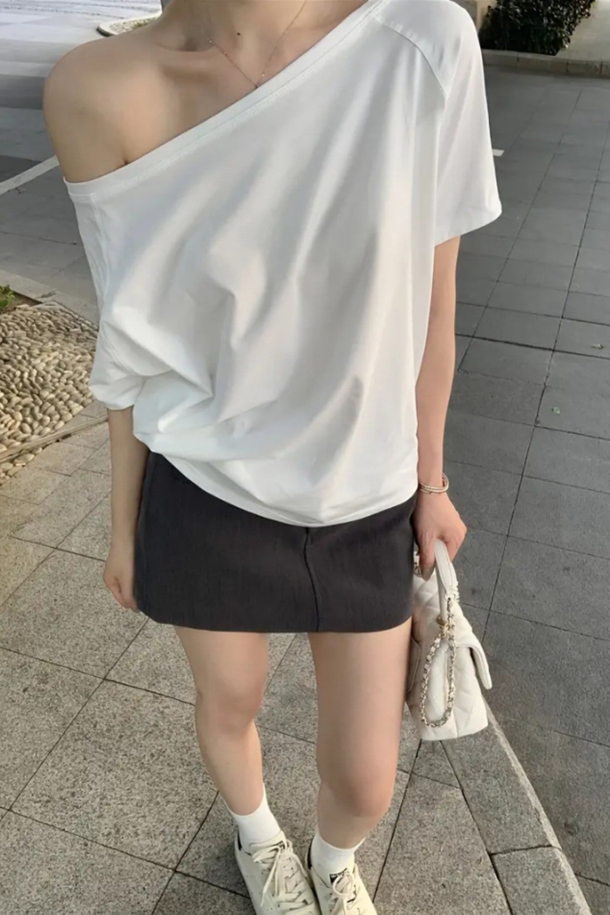 Tarz CoolT-shirtYKDNTST025R734Kadın Düşük Omuz Kayık Yaka Oversize T-Shirt