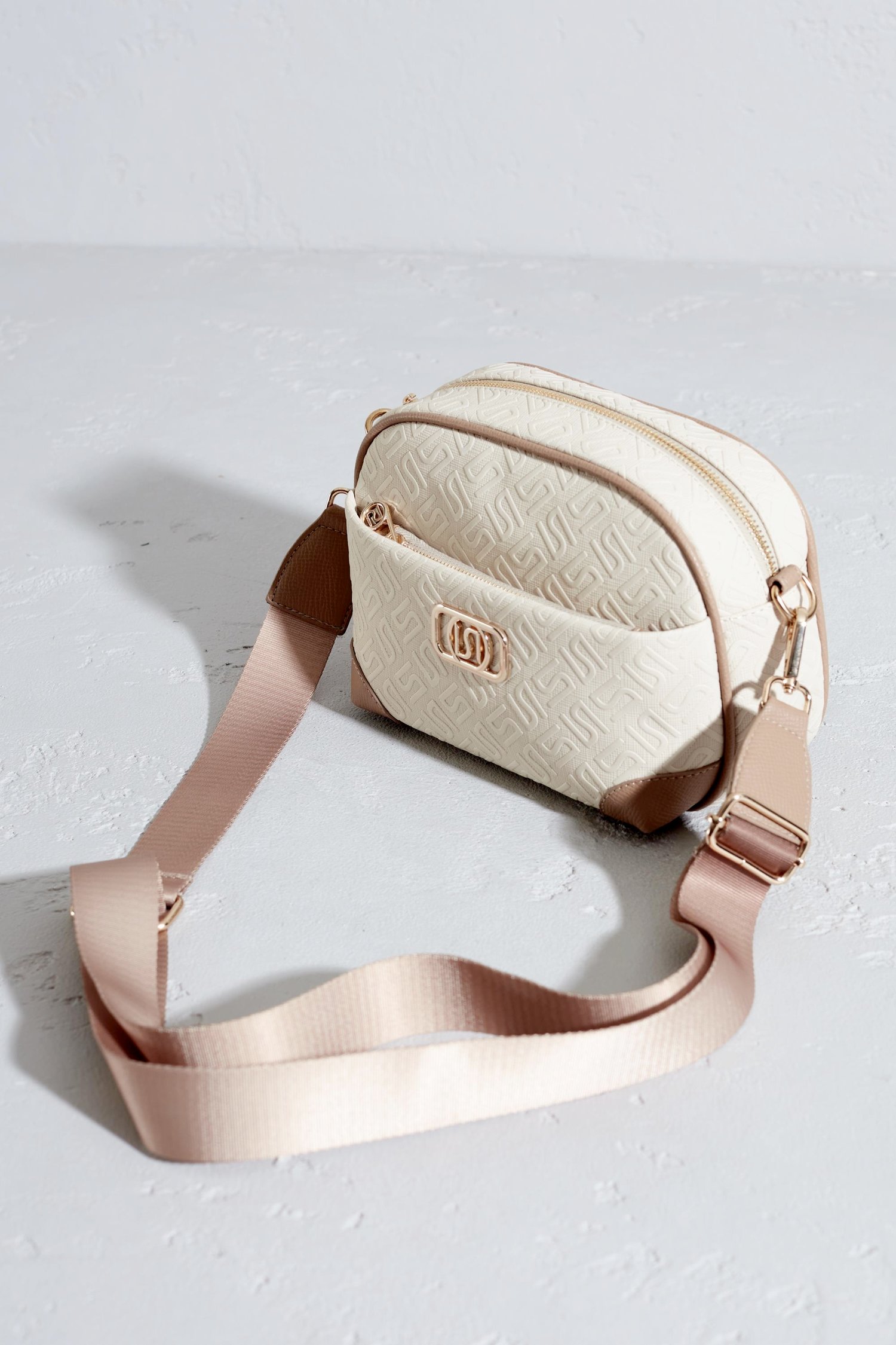 Sarach Monogram Ön ve Arkada Fermuarlı Cep Detaylı Ayarlanabilir Kolon Askılı Çanta
