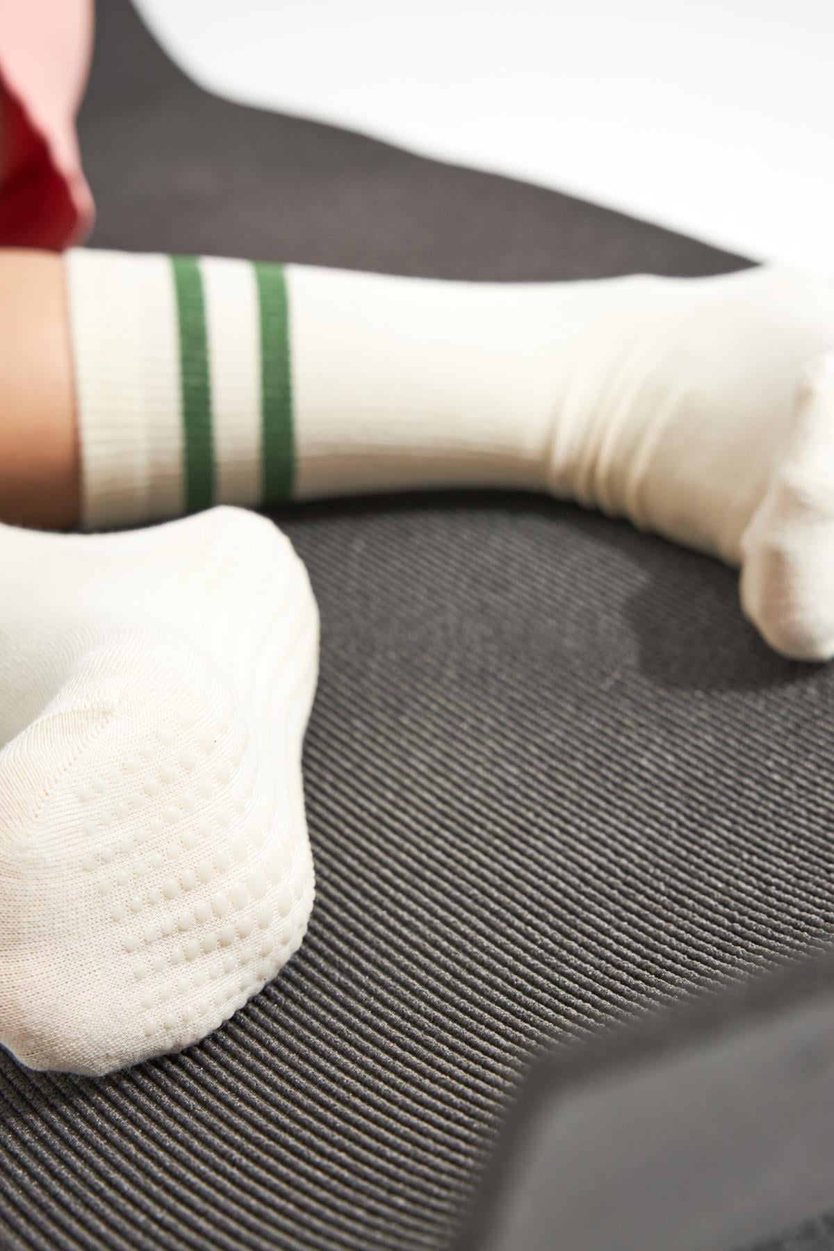 Bambu Kadın Bej Kaydırmaz Taban Silikon Baskı Yoga Fitness Pilates Bale Dans Tenis Çorabı 3'lü
