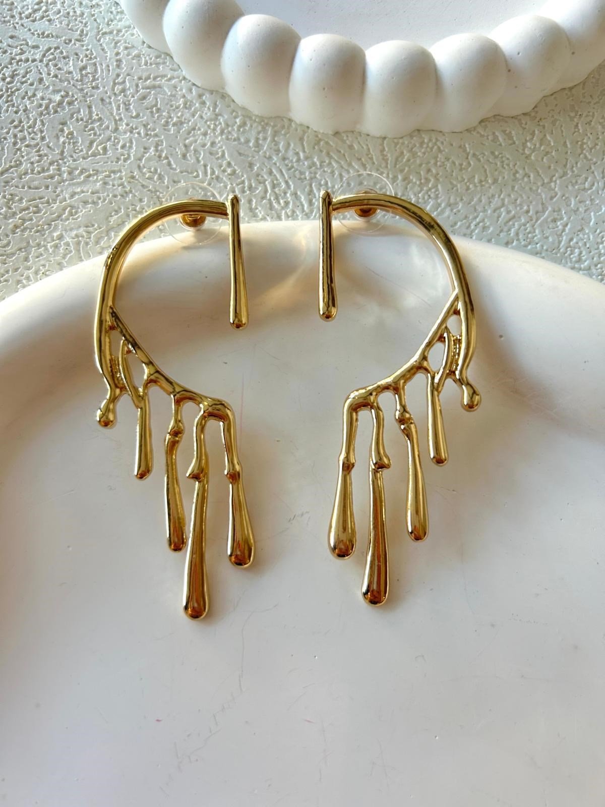 Akış Formlu Gold Küpe