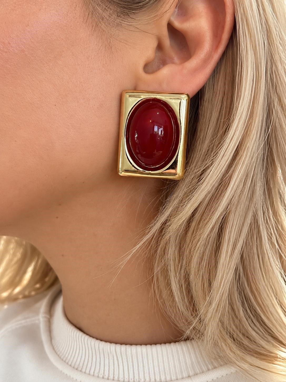 Bordo Oval Detaylı Gold Küpe