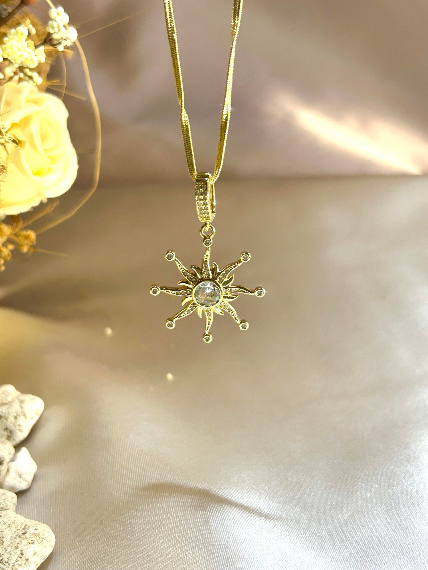 Charm Güneş Kolye