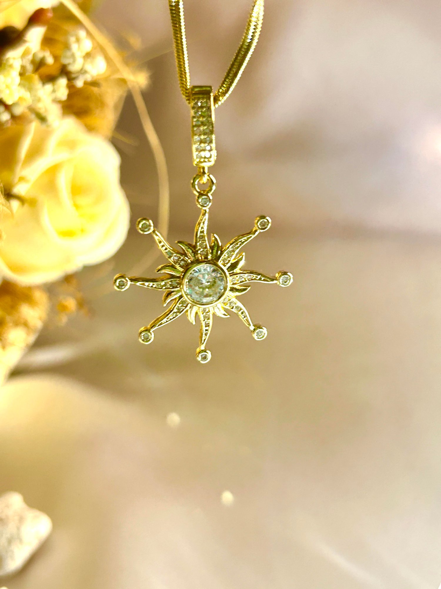 Charm Güneş Kolye