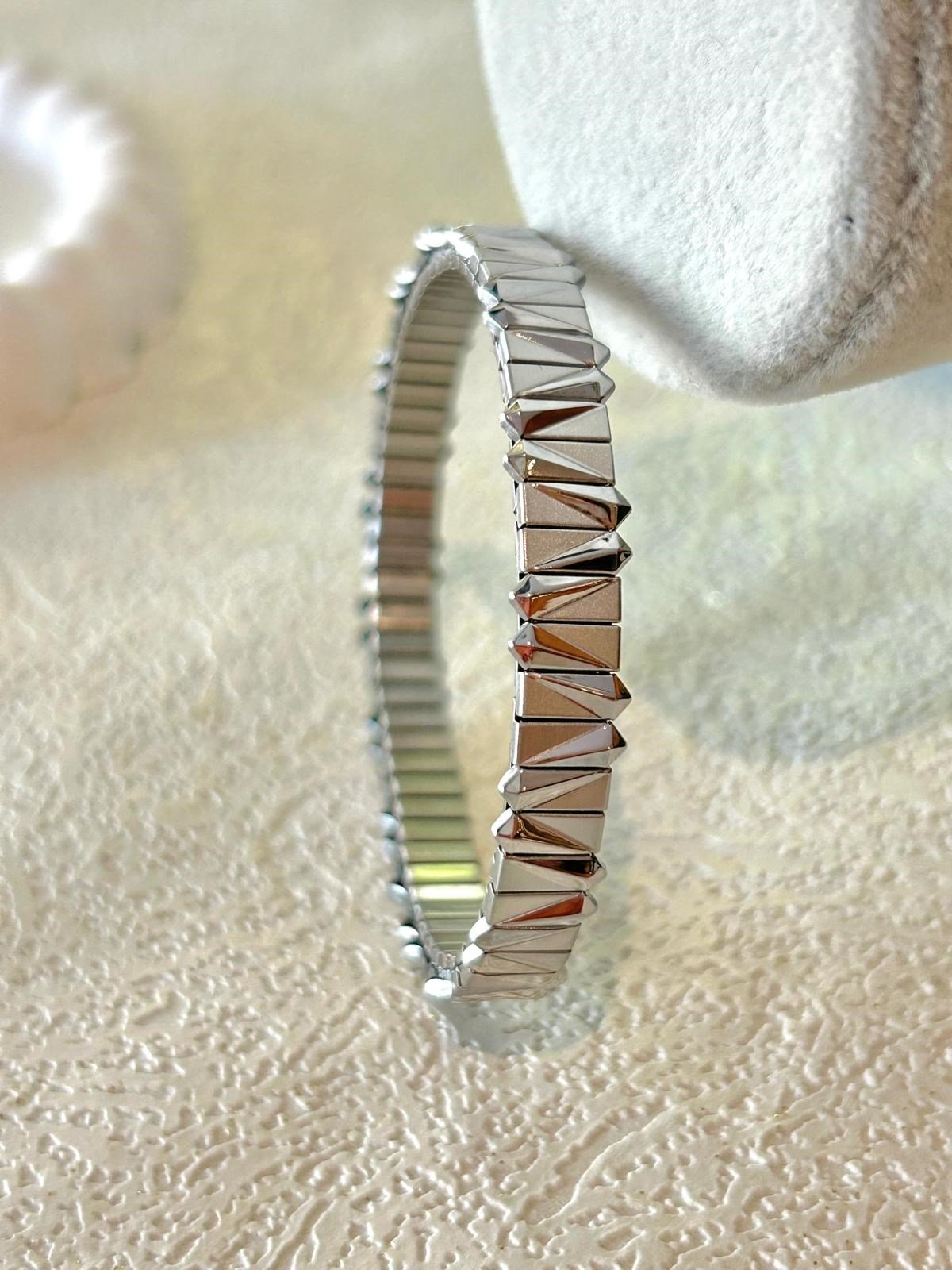 Geometrik Desen Lastikli Çelik Bileklik (6mm)