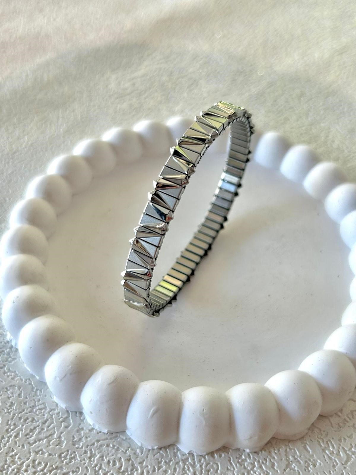 Geometrik Desen Lastikli Çelik Bileklik (6mm)