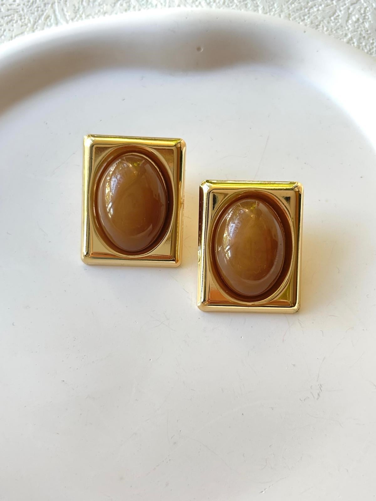 Kahve Oval Detaylı Gold Küpe