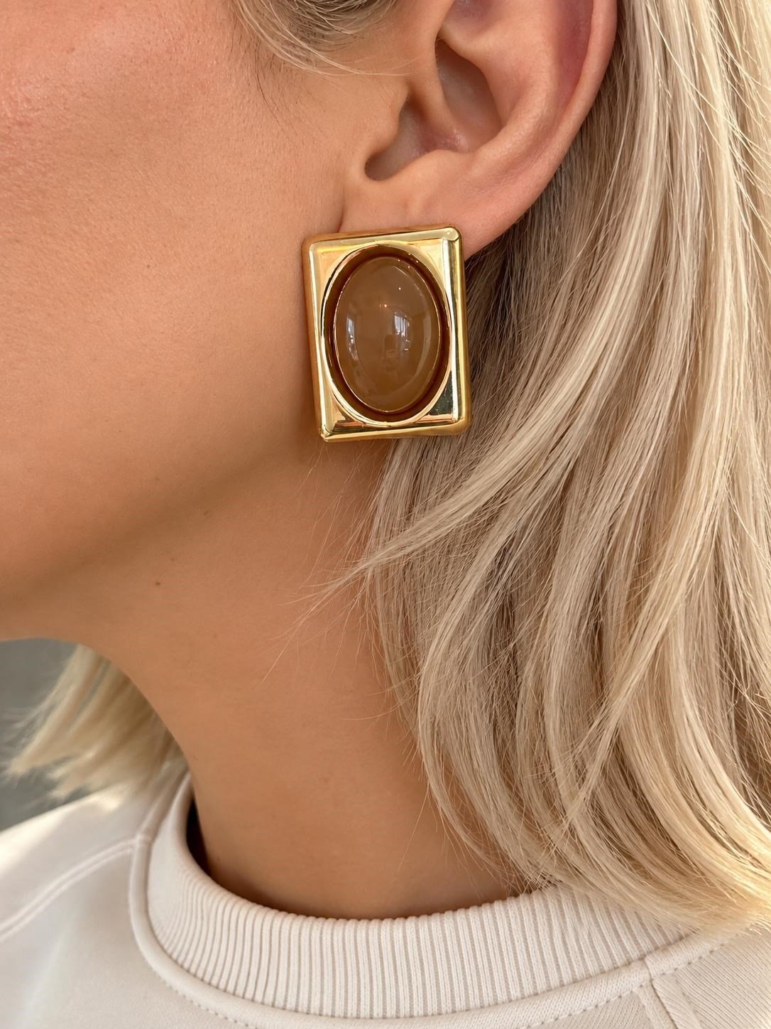 Kahve Oval Detaylı Gold Küpe