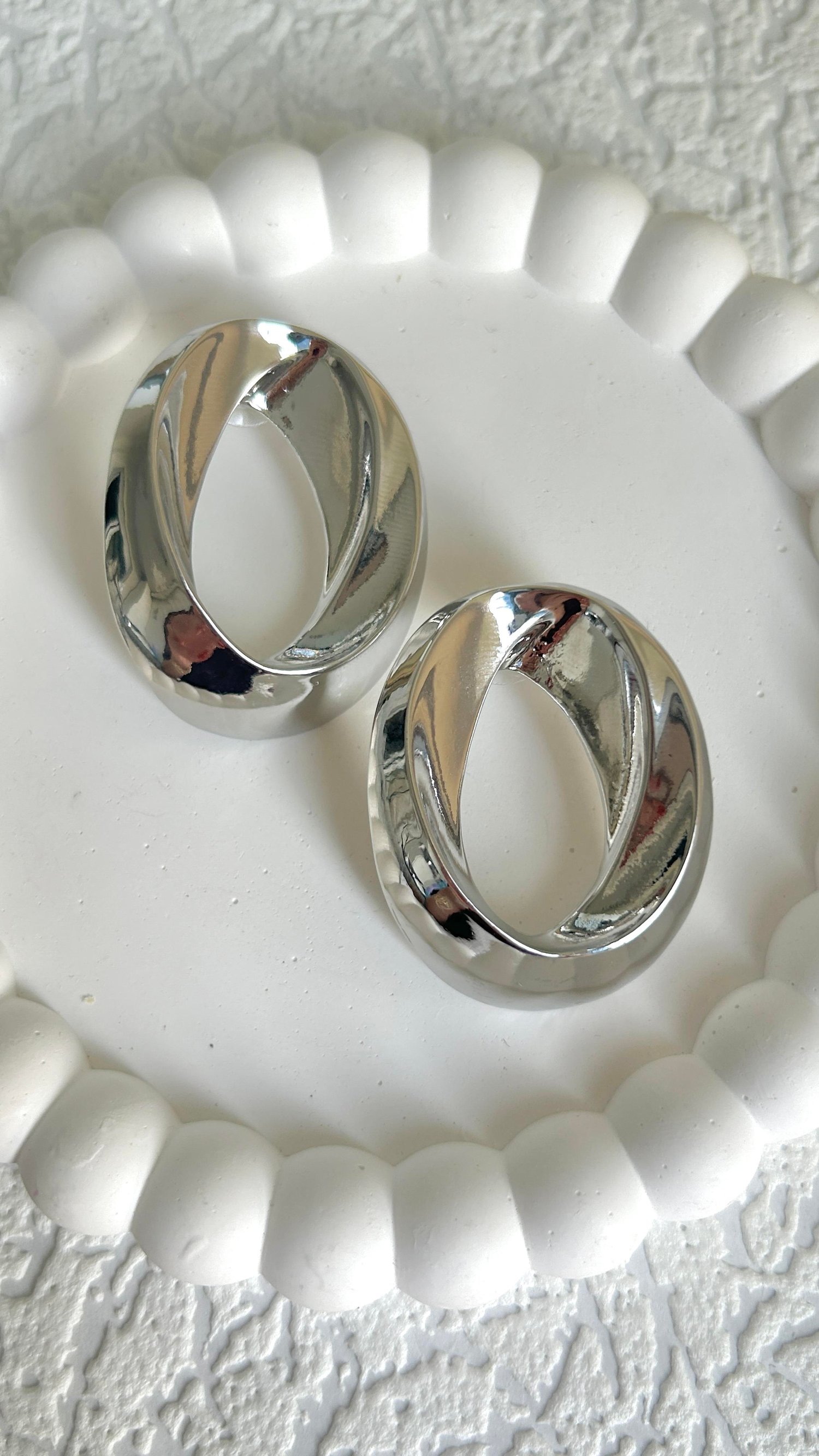 Oval Tasarım Silver Küpe