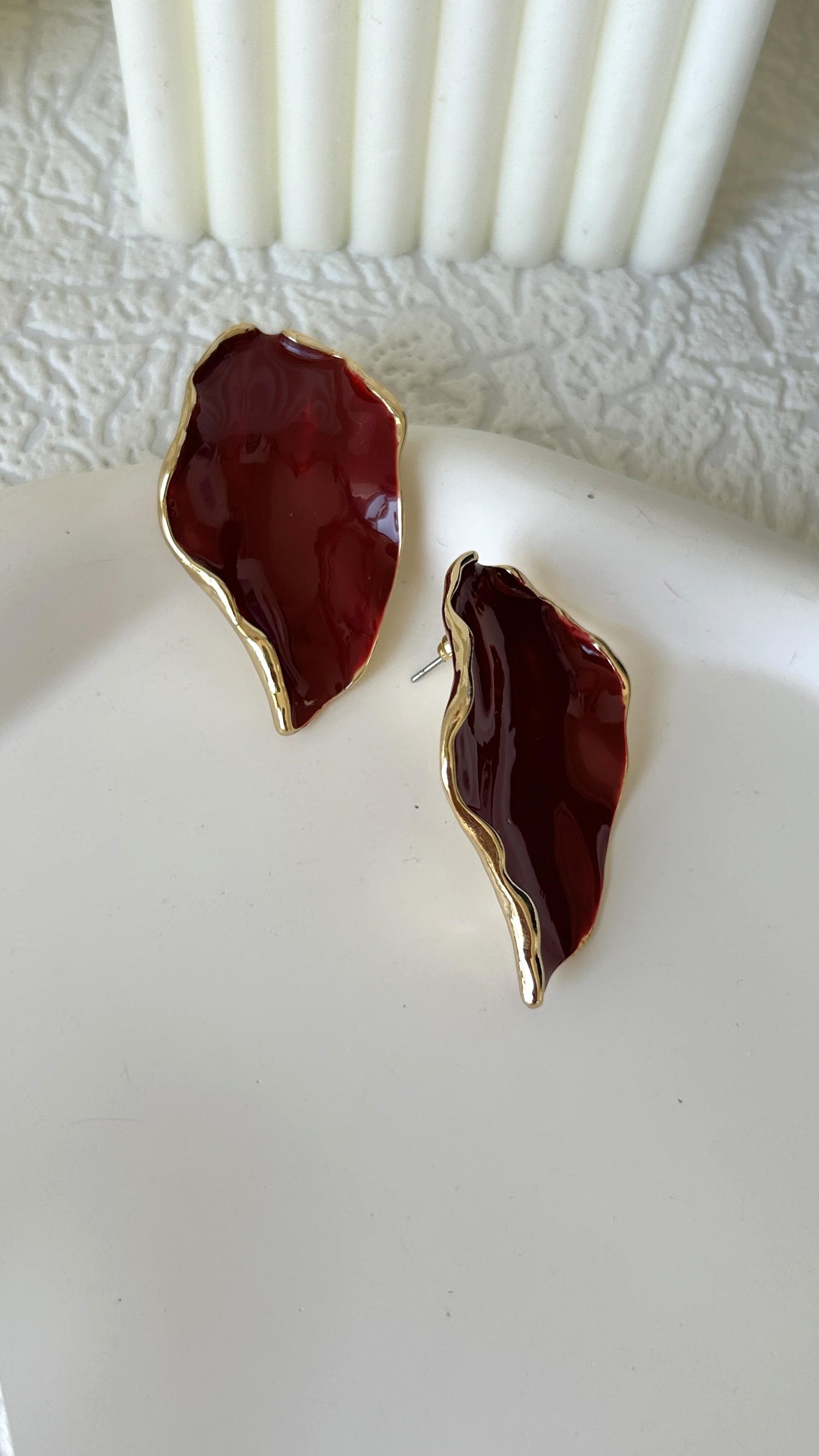 Özel Seri Yaprak Model Bordo Küpe