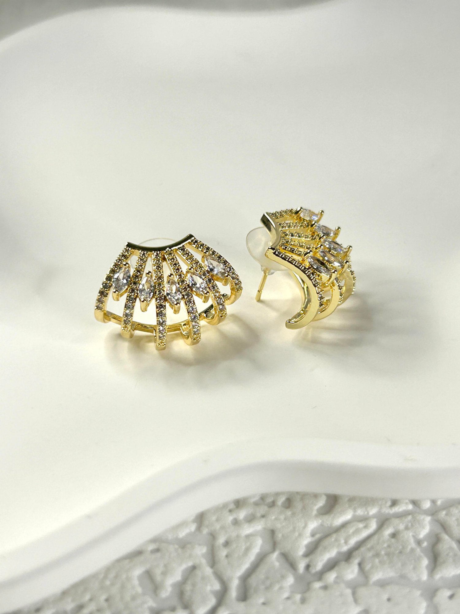 Premium Zirkon Taşlı Çoklu Görünüm Gold Küpe