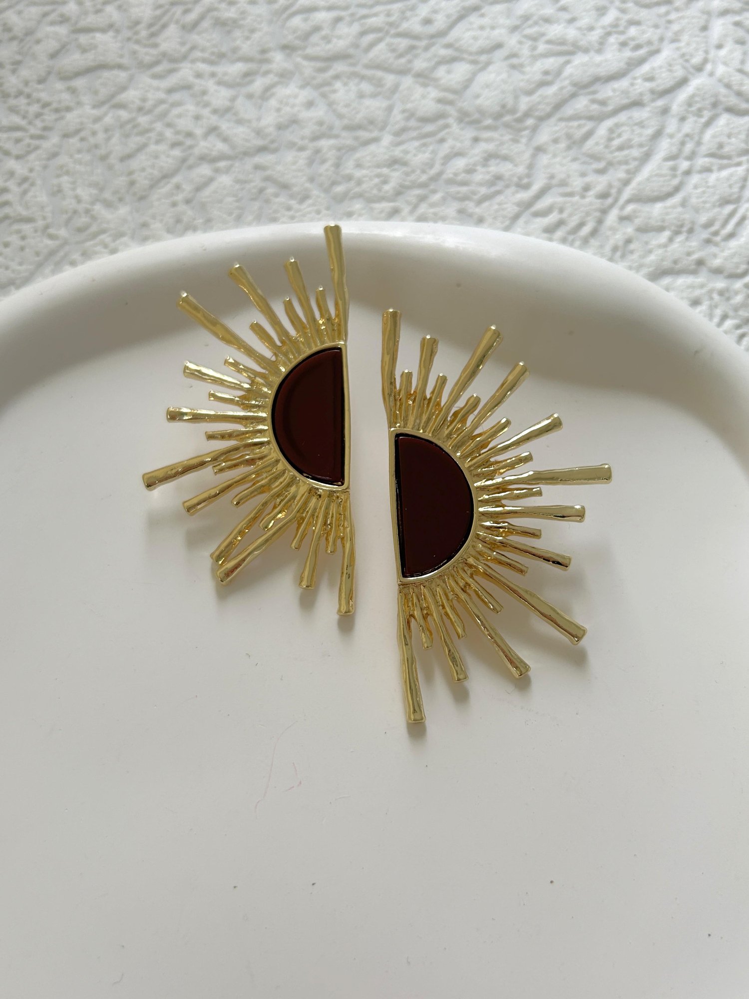 Yarım Güneş Tasarım Koyu Bordo Gold Küpe