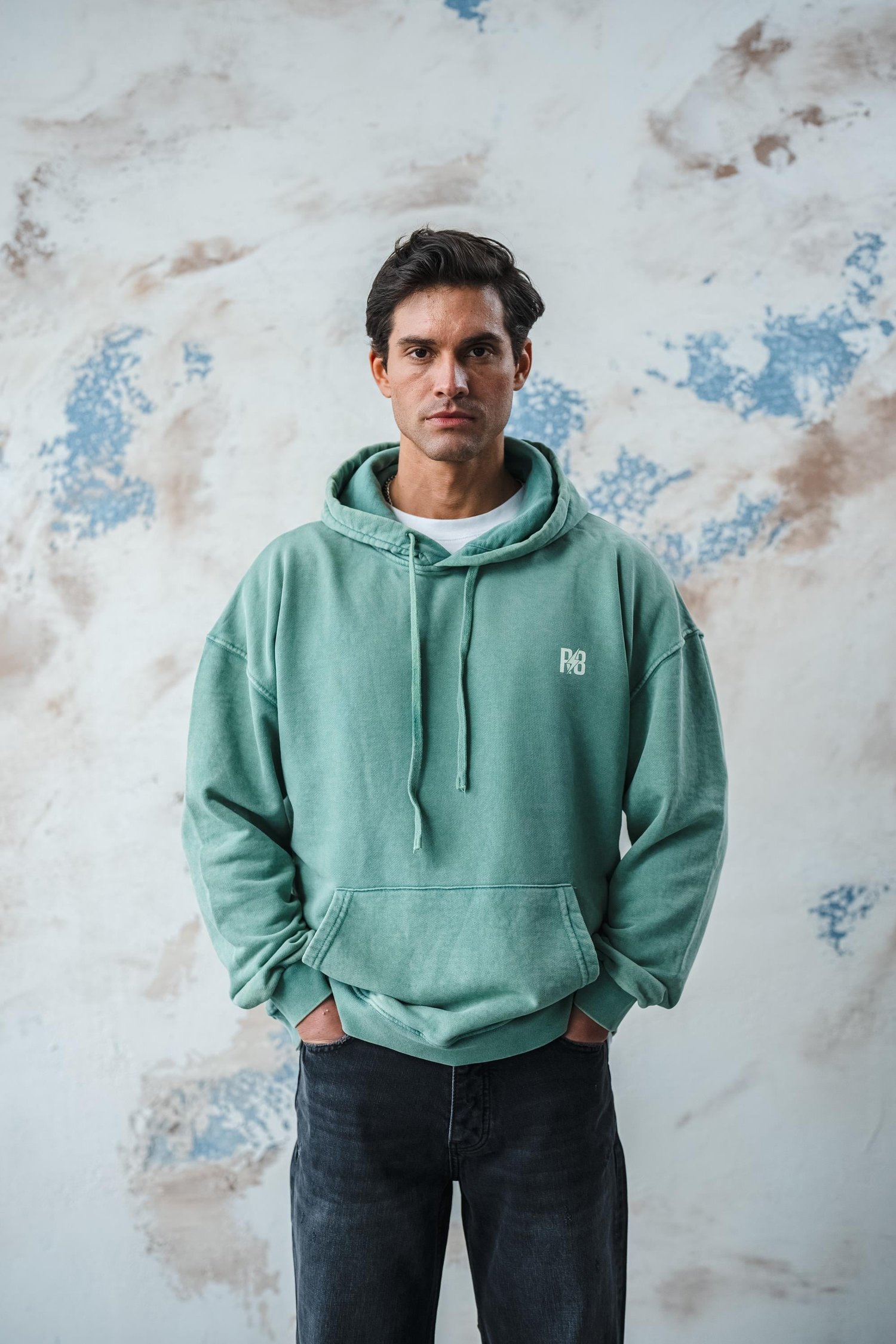 YEŞİL YIKAMALI KAPÜŞONLU SWEATSHIRT