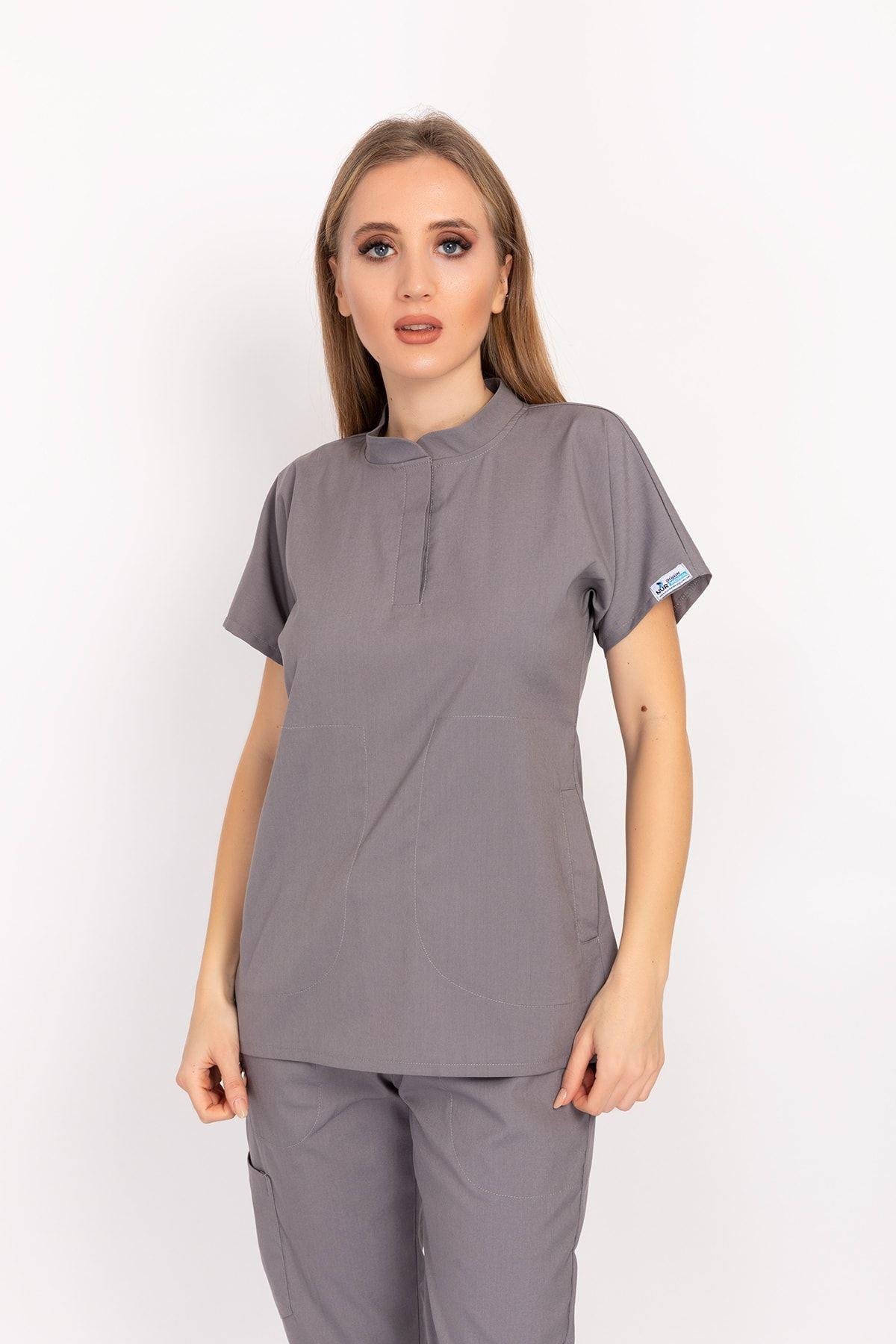 Gri Renk Çıt Çıtlı Hakim Yaka Soft Likra Doktor Hemşire Hastane Cerrahi Nöbet Forma Takım-Nur Medikal Giyim