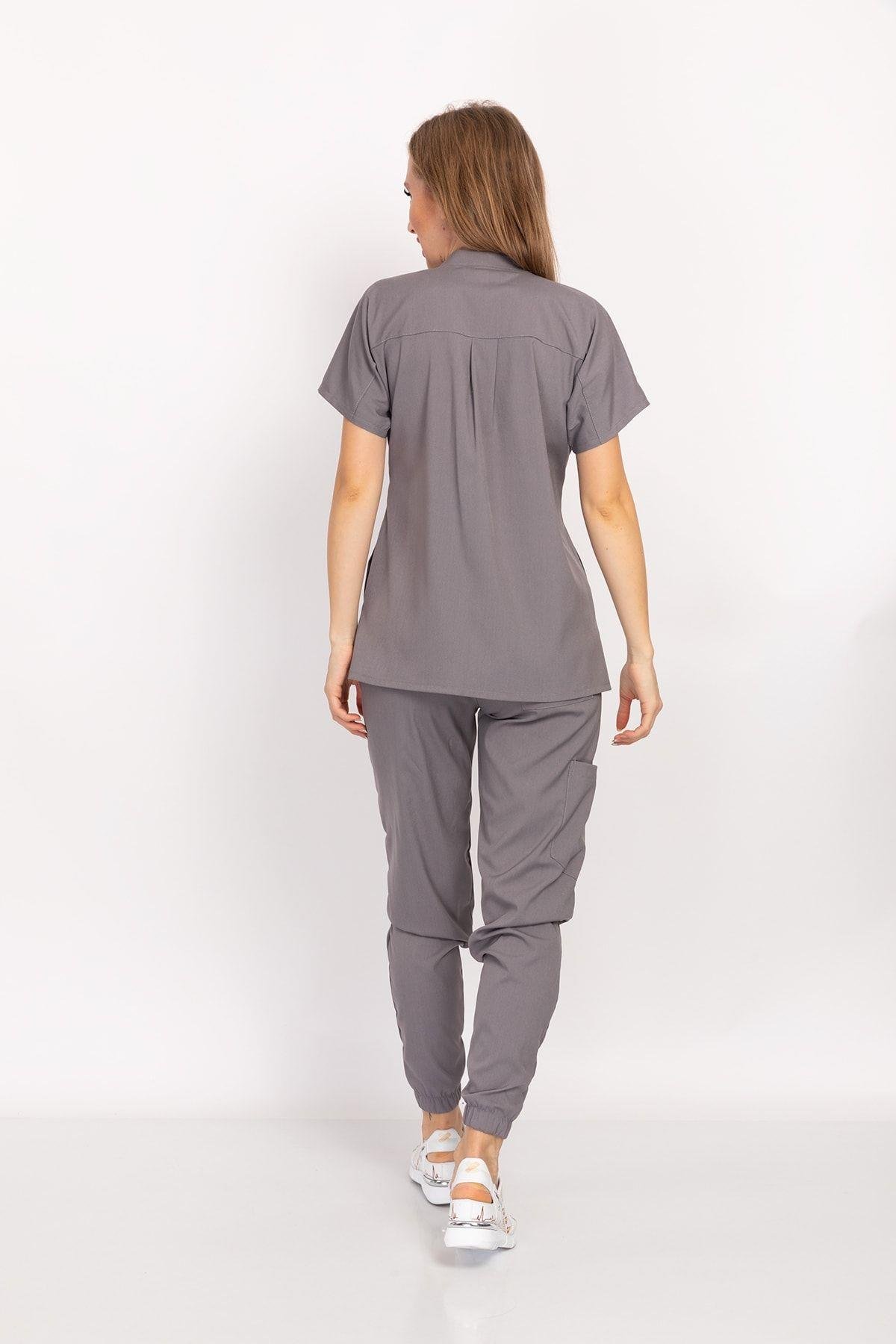Gri Renk Çıt Çıtlı Hakim Yaka Soft Likra Doktor Hemşire Hastane Cerrahi Nöbet Forma Takım-Nur Medikal Giyim
