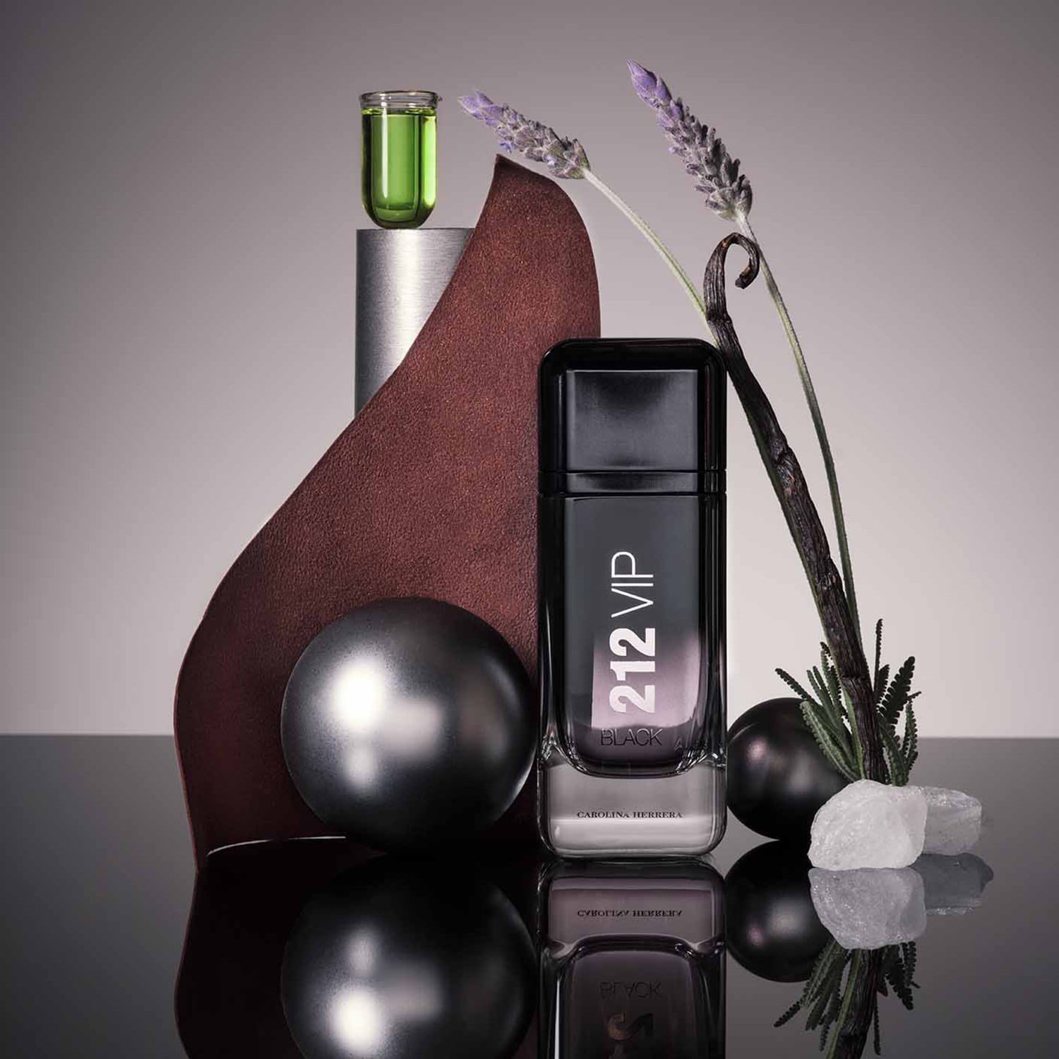 212-vip-black-eau-de-parfum-atomizer-5--17907.jpg