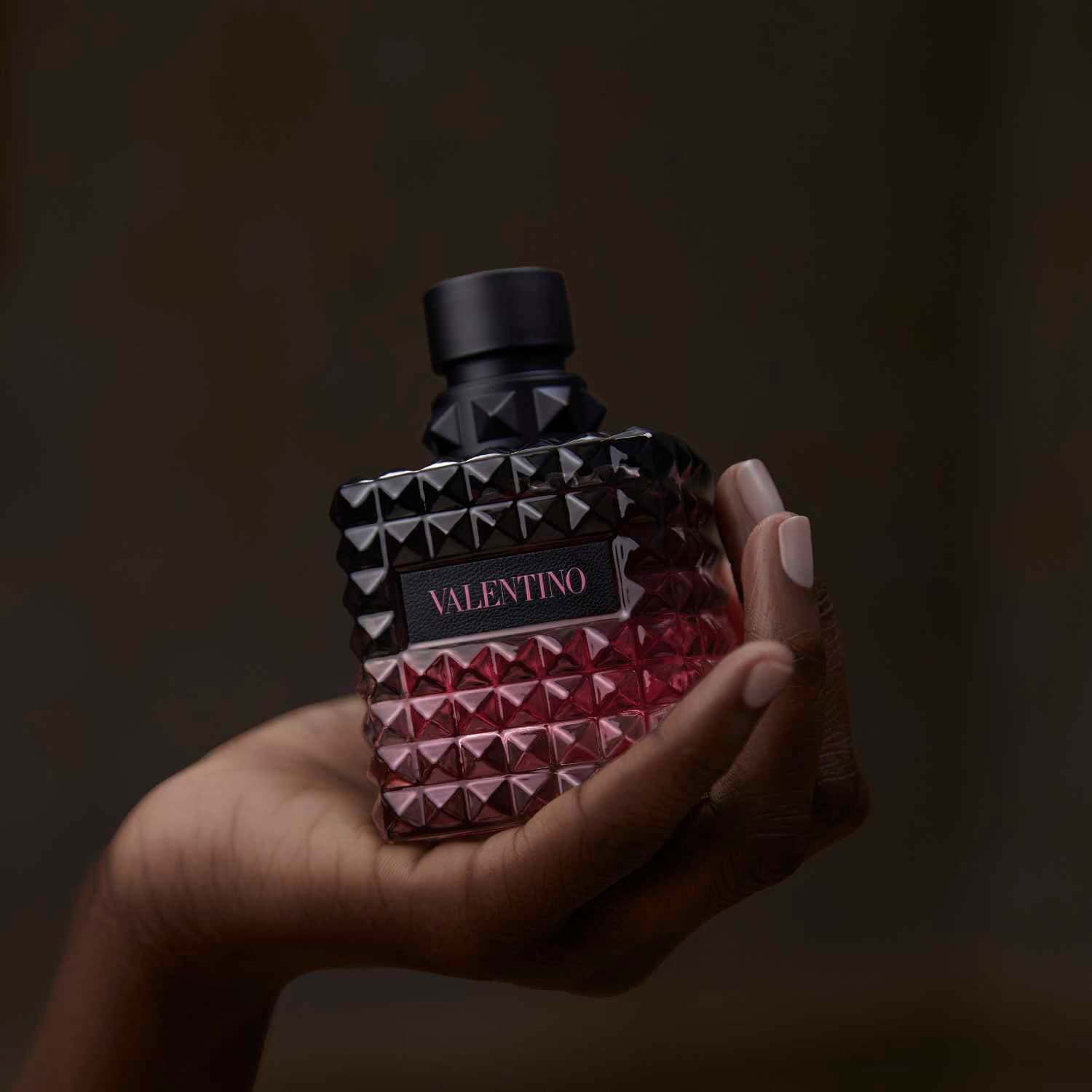 born-in-roma-intense-donna-eau-de-parf-e8c-9d.jpg