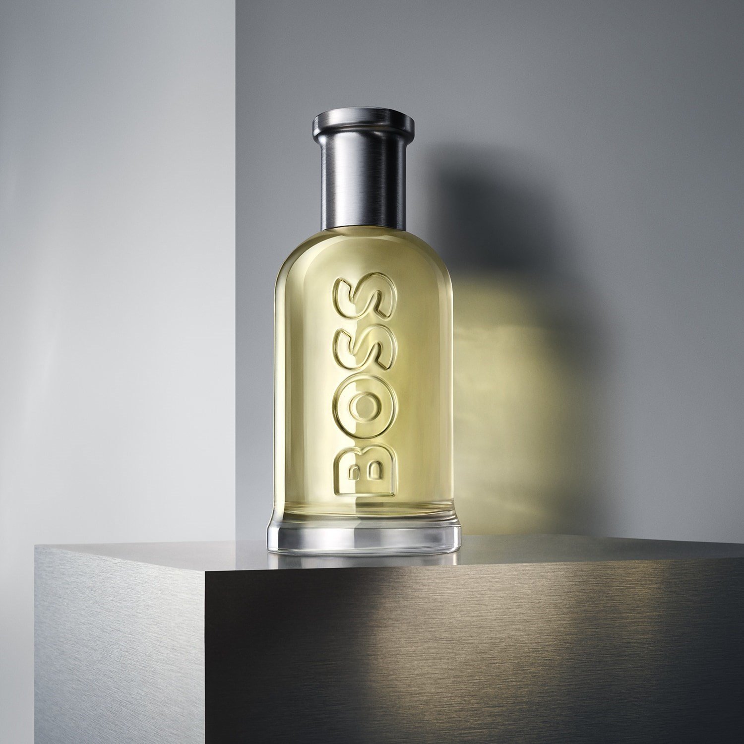 boss-bottled-eau-de-toilette-4d-4ea.jpg