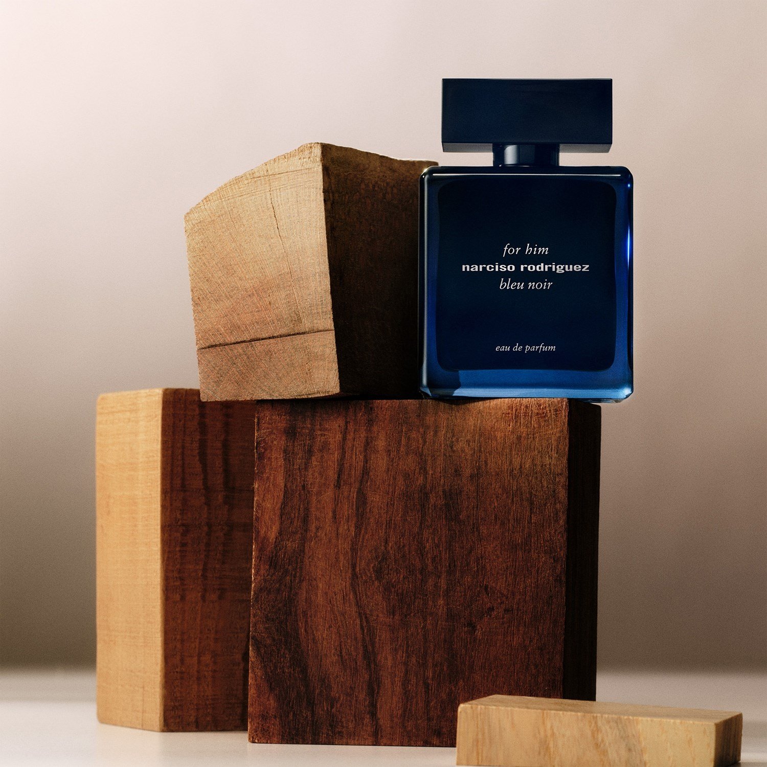 for-him-bleu-noir-eau-de-parfum-a37a3b.jpg