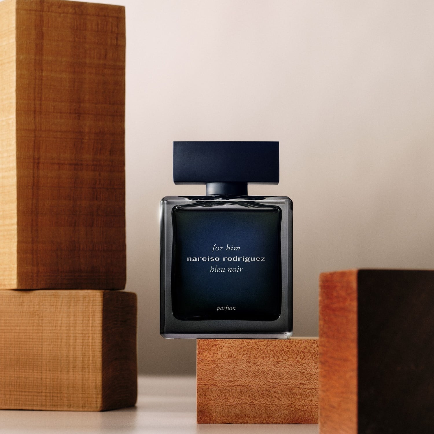 for-him-bleu-noir-parfum-1476e0.jpg