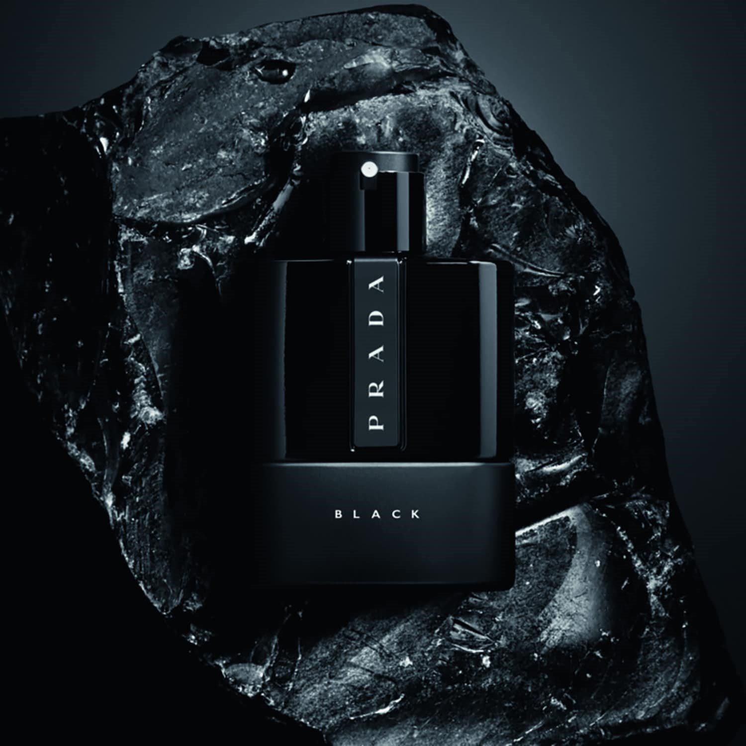 luna-rossa-black-eau-de-parfum-29f070.jpg