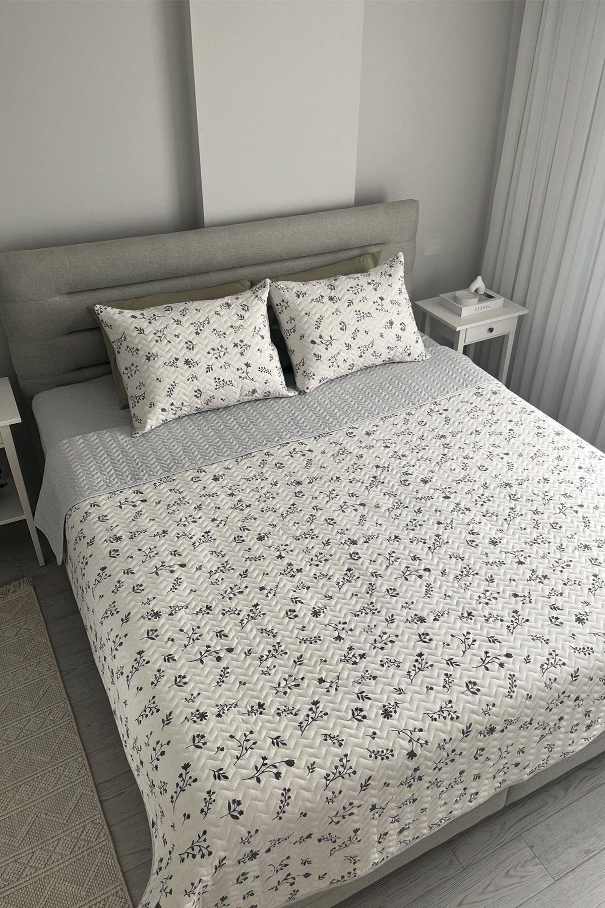Çift Kişilik Yastıklı Kapitone Yatak Örtüsü Seti 200x230 - Flower