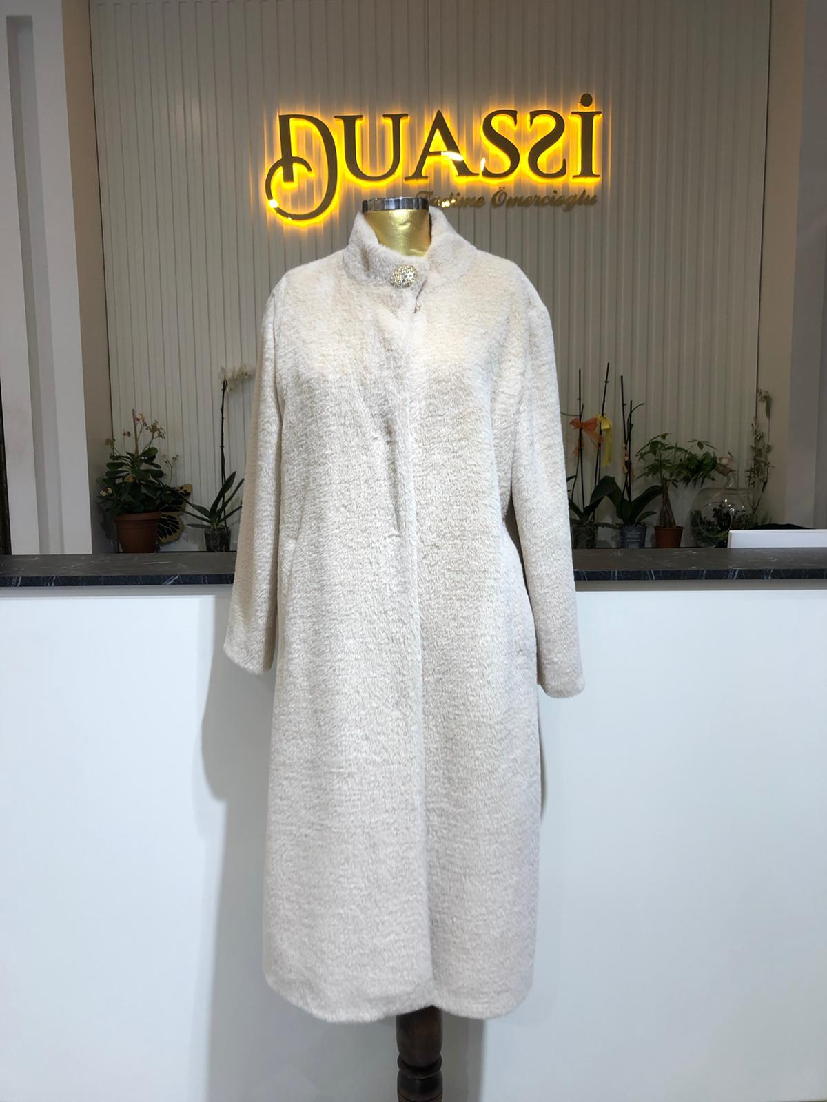 Broş Detaylı Angora Kaşmir Kaban 6489 - BEJ