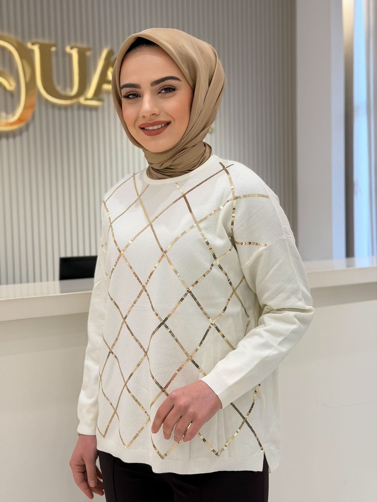 Tnk.21756.1 Payetli Baklava Desenli Triko Bluz