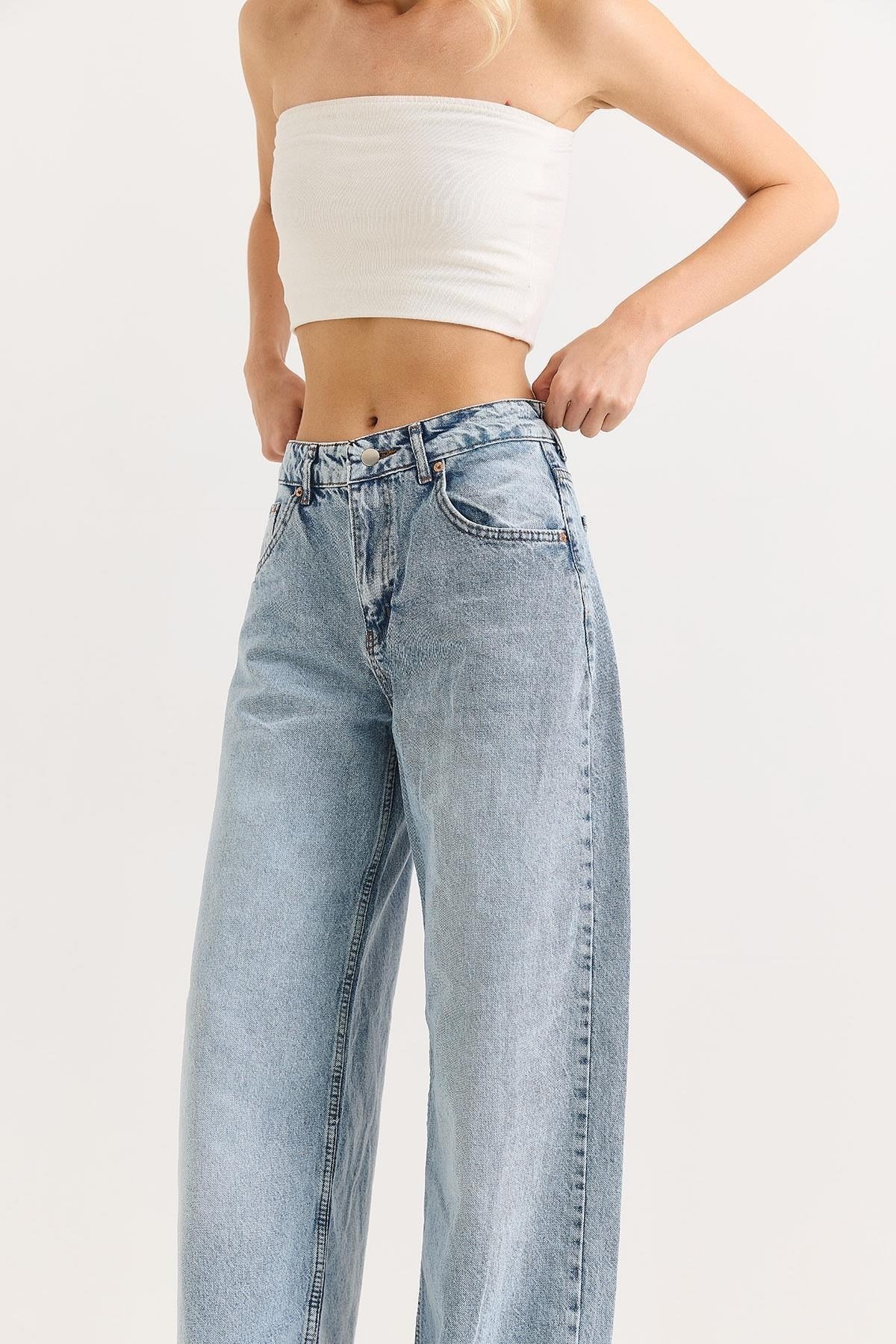 Açık Mavi Kesik Paça Jeans