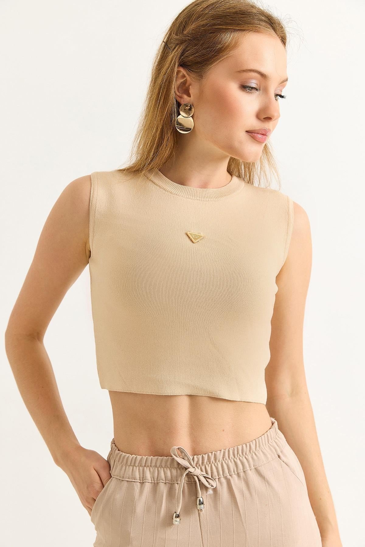 Bej Bisiklet Yaka Crop Bluz
