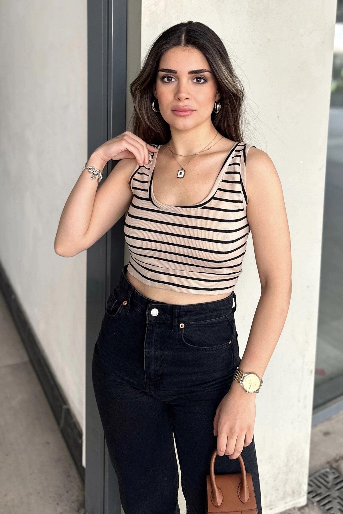 bej-cizgili-slim-crop-bluz-8c044c.jpg