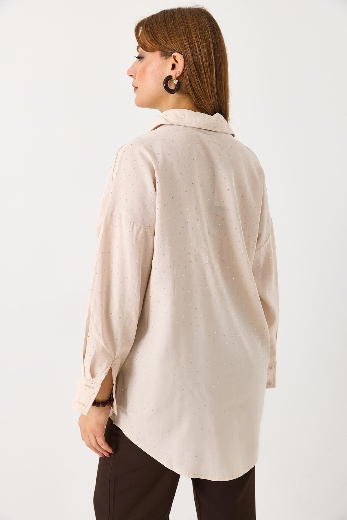 Bej Taş Detaylı Oversize Gömlek