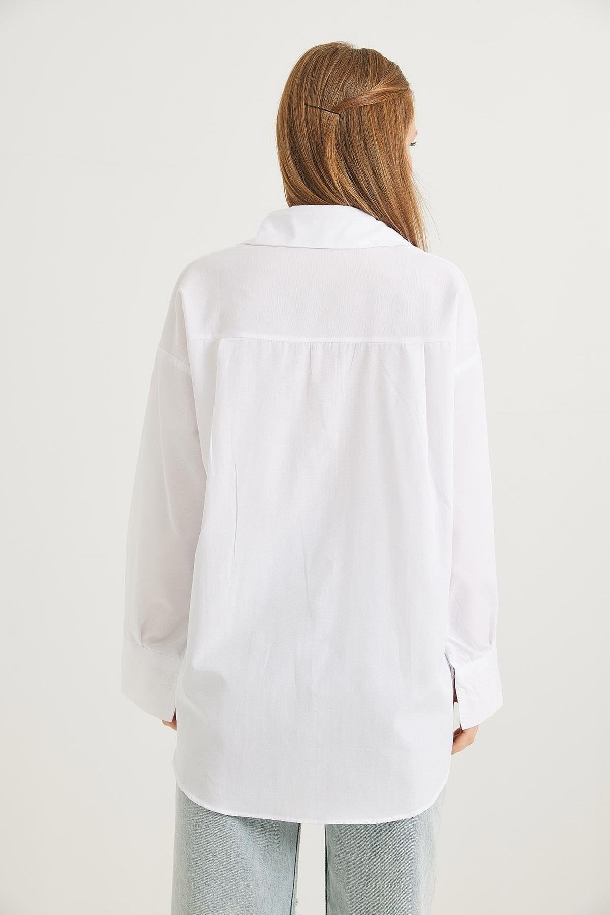 Beyaz Ayıcık Nakışlı Oversize Gömlek